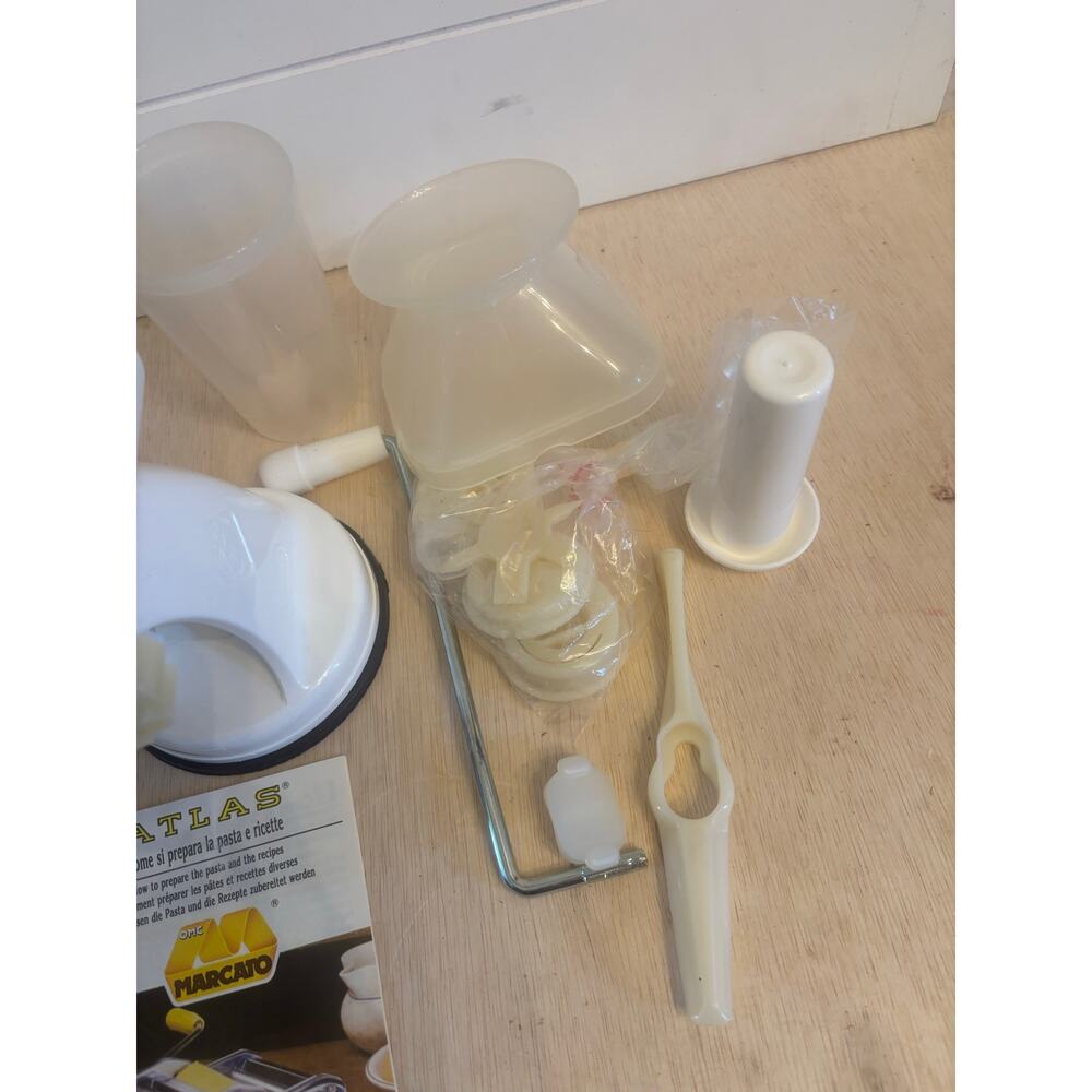 Vintage Emson Pasta Machine 5 Shapes With All Parts And Manual Made In Italy - Picture 4 of 10
